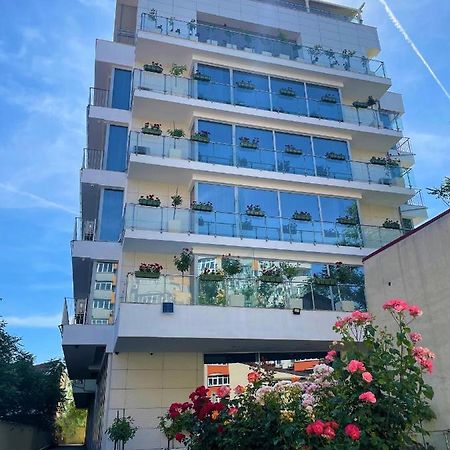 Marshal Garden Hotel ブカレスト エクステリア 写真 The building of the Embassy of the Republic of Korea in Belgrade