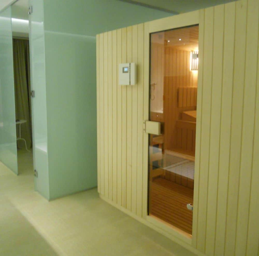Marshal Garden Hotel ブカレスト エクステリア 写真 A modern Finnish sauna