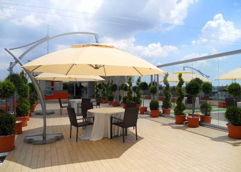 Marshal Garden Hotel ブカレスト エクステリア 写真 Rooftop bar