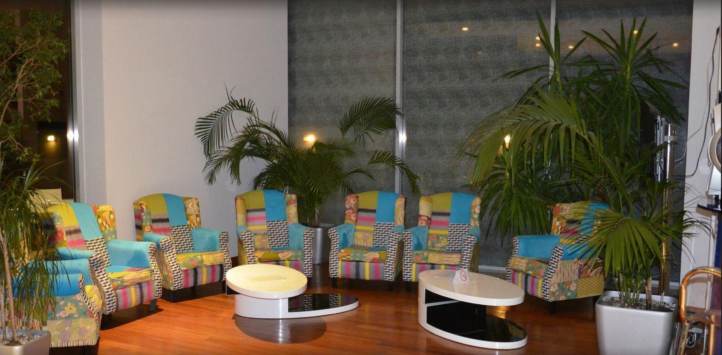 Marshal Garden Hotel ブカレスト エクステリア 写真 Interior of the airport
