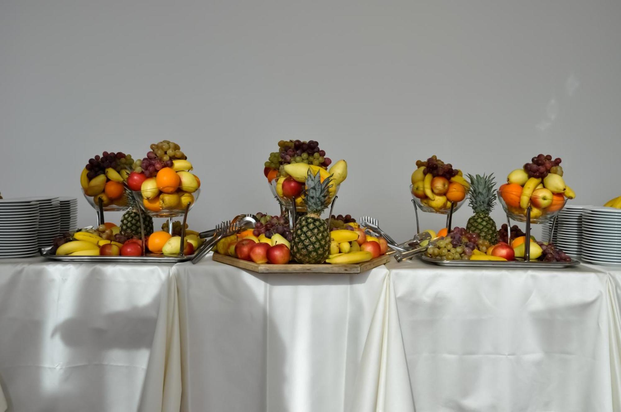 Marshal Garden Hotel ブカレスト エクステリア 写真 Fruit salad