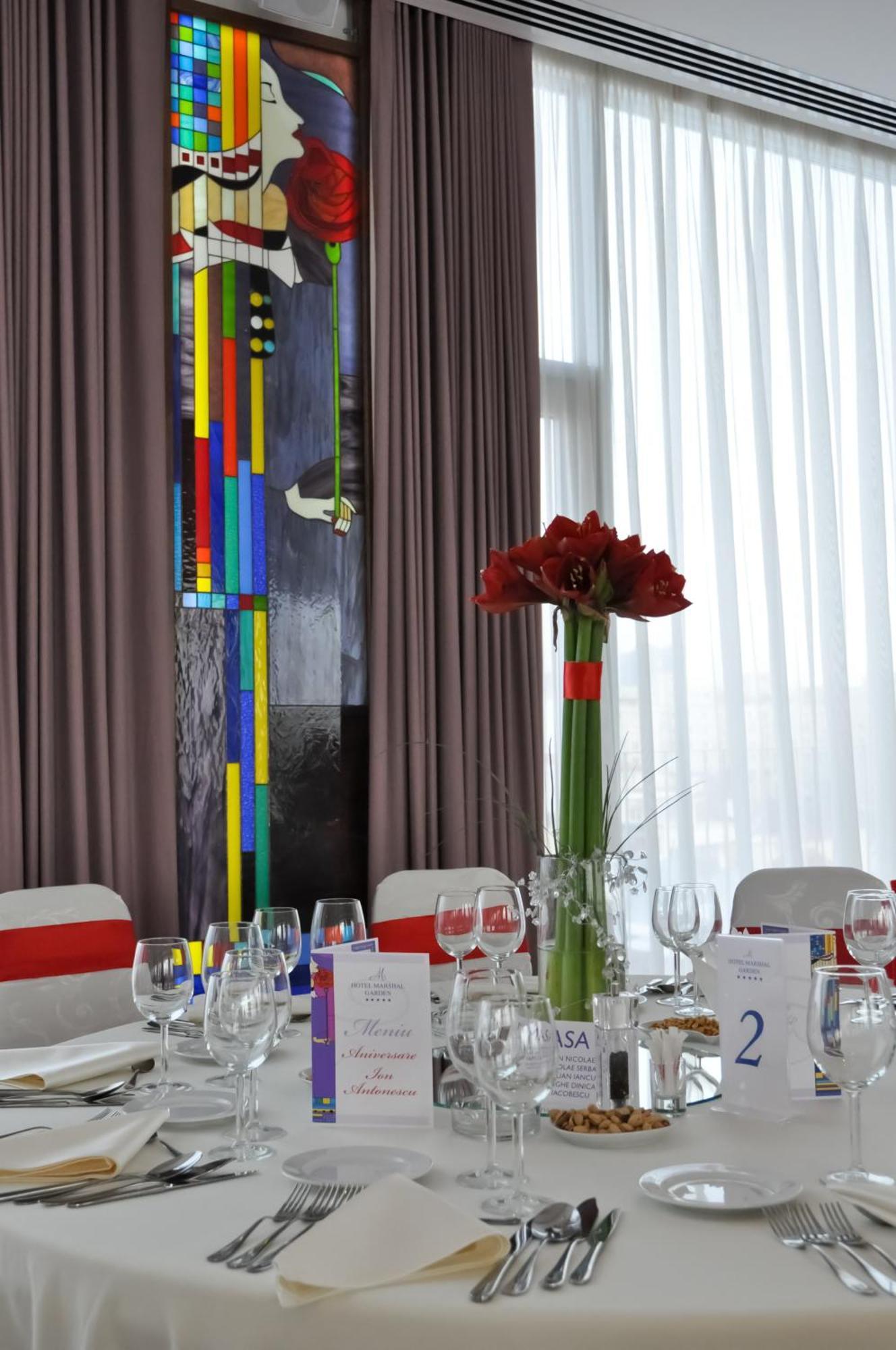 Marshal Garden Hotel ブカレスト エクステリア 写真 The interior of the hotel