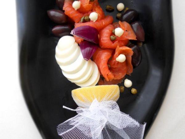 Marshal Garden Hotel ブカレスト エクステリア 写真 Salmon and egg salad