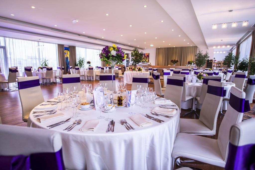 Marshal Garden Hotel ブカレスト エクステリア 写真 The Long Room at Lord's Cricket Ground