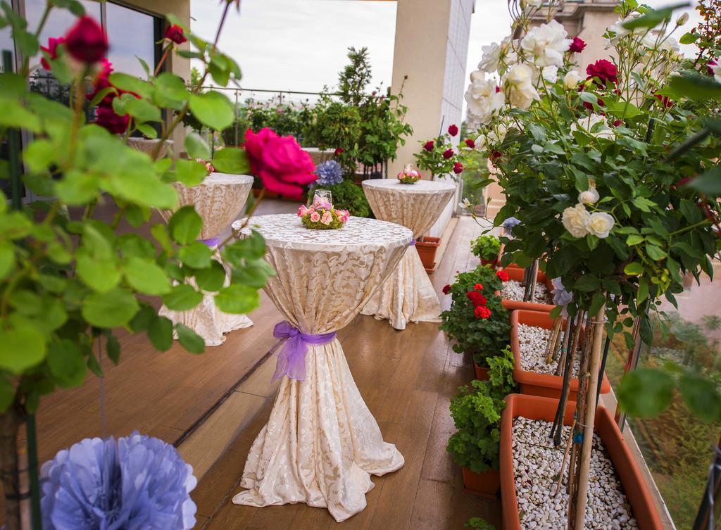 Marshal Garden Hotel ブカレスト エクステリア 写真 A balcony garden